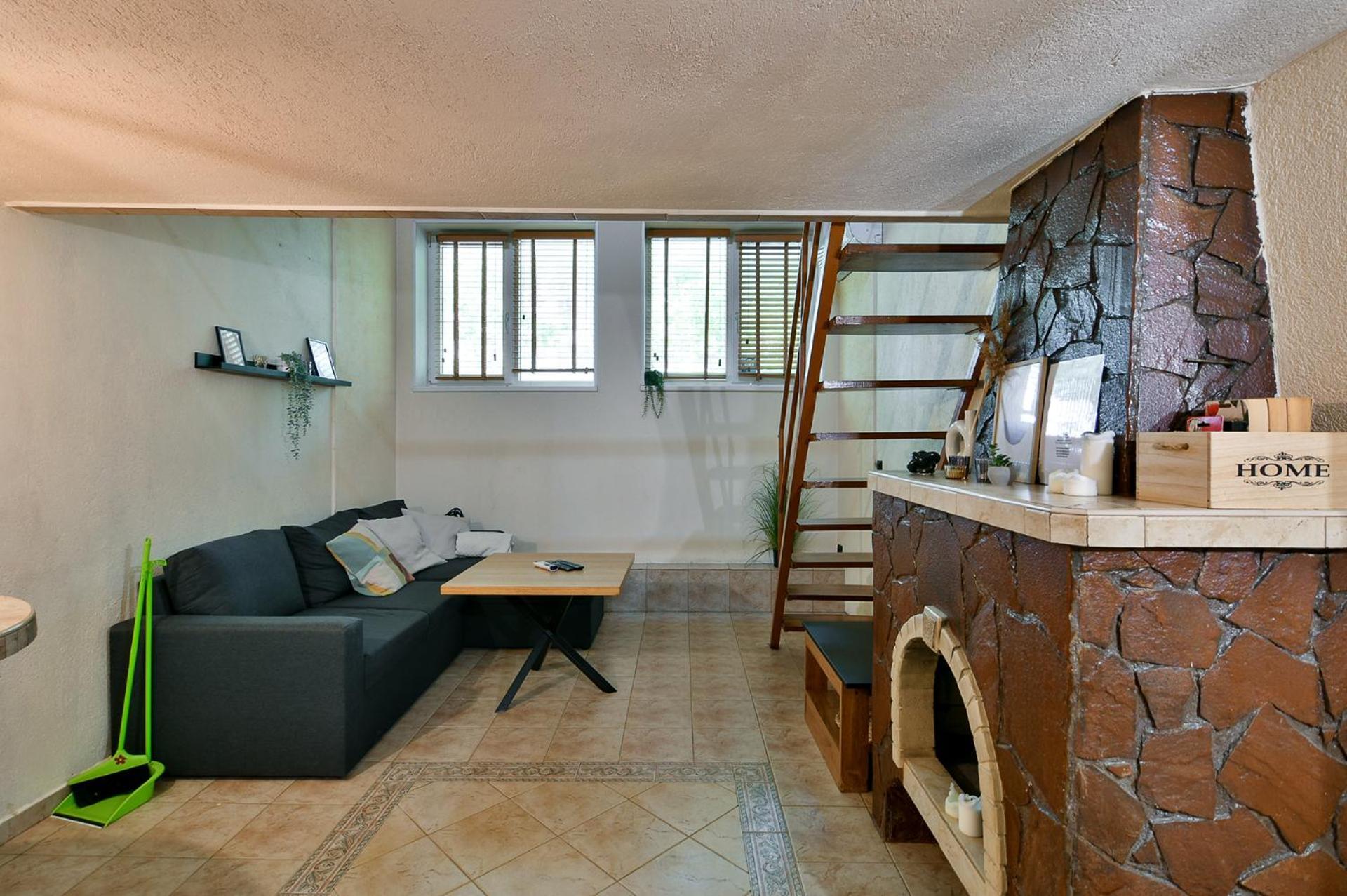 Cozy Nest Charming Loft In The Heart Of