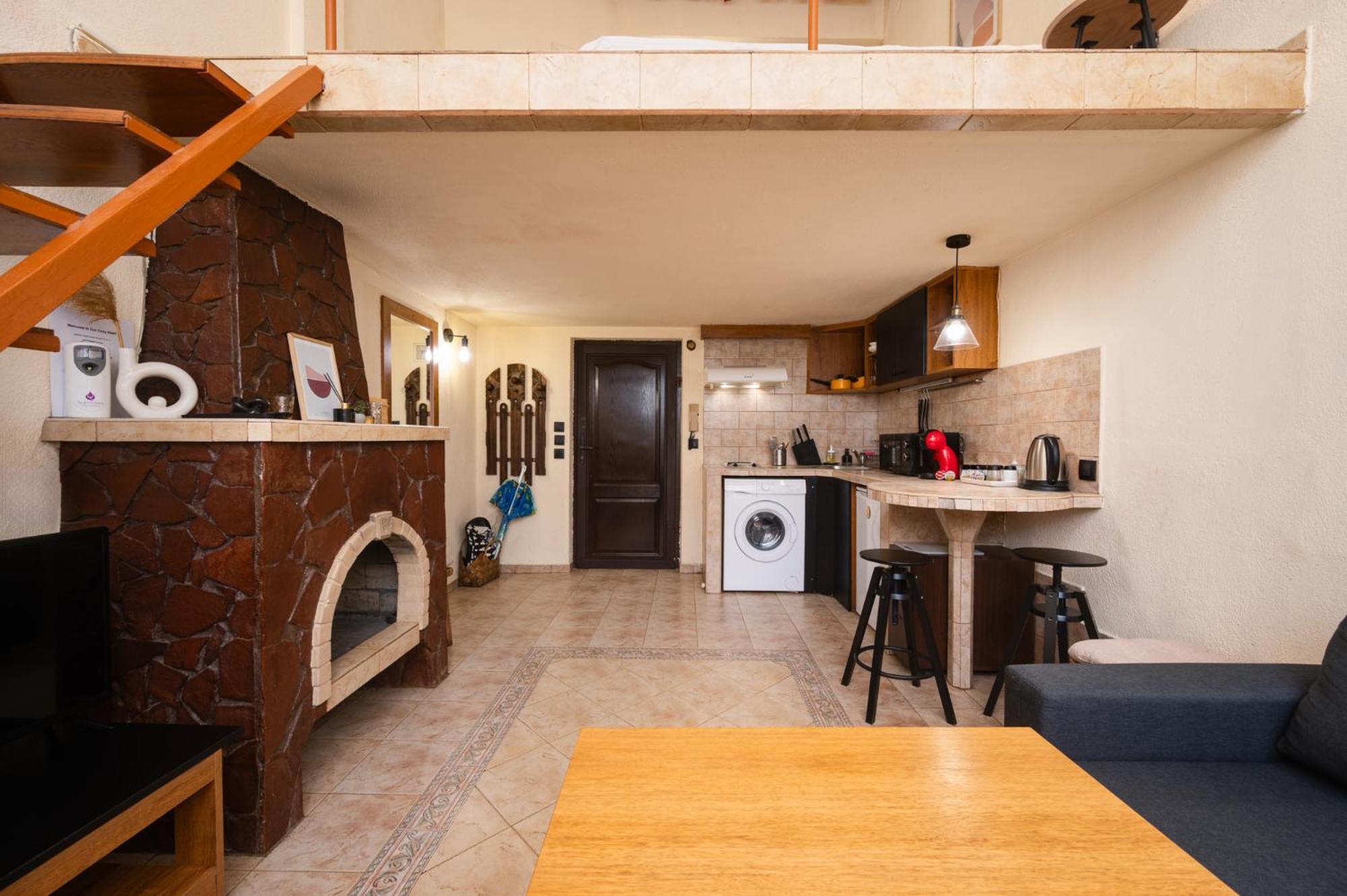 Cozy Nest Charming Loft In The Heart Of *