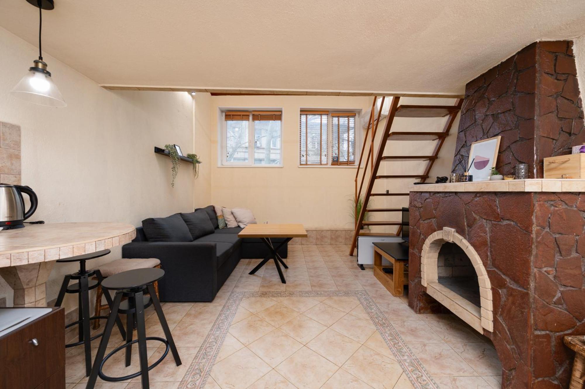 Cozy Nest Charming Loft In The Heart Of *