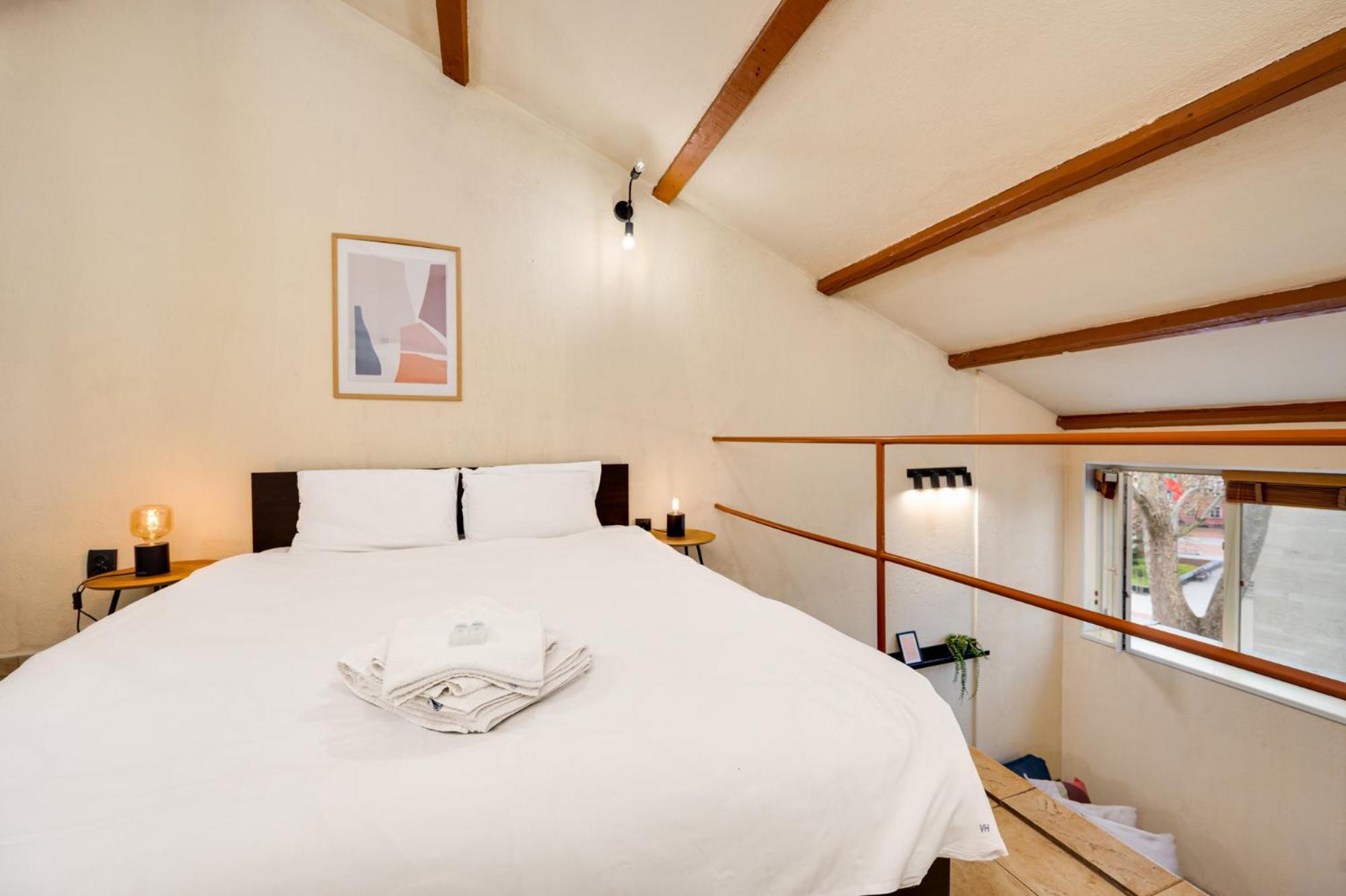 Cozy Nest Charming Loft In The Heart Of Apartment Varna